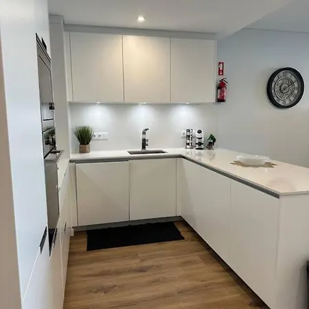 Апартаменты Deluxe Bay View Камара-де-Лобуш