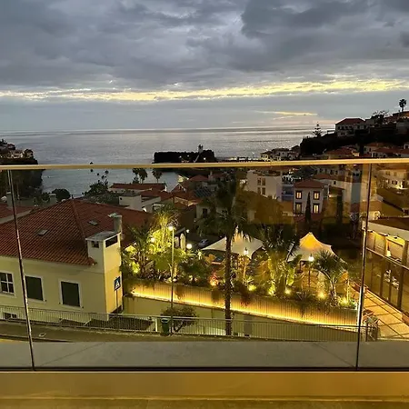 Deluxe Bay View Камара-де-Лобуш