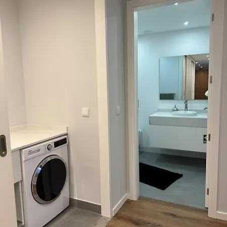 Deluxe Bay View Камара-де-Лобуш