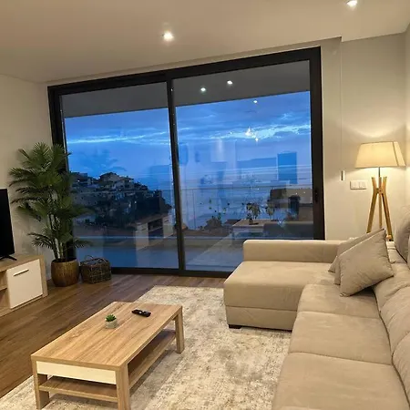 Deluxe Bay View Камара-де-Лобуш