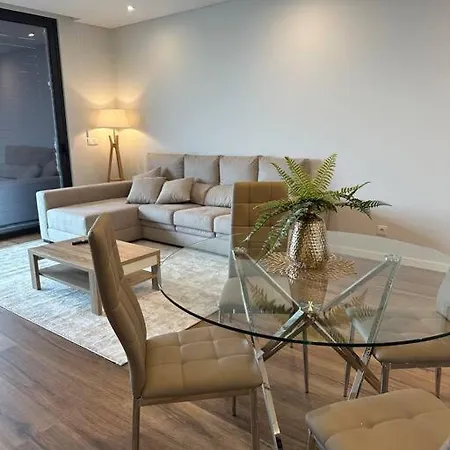 Deluxe Bay View Камара-де-Лобуш