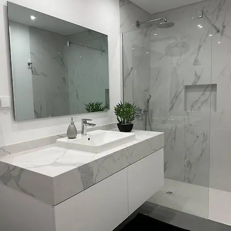 Апартаменты Deluxe Bay View Камара-де-Лобуш