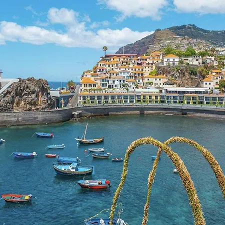 Deluxe Bay View * Камара-де-Лобуш